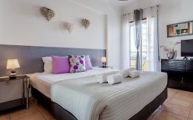 Light & Comfy Apartment W/ Pool & Balcony By Lovelystay